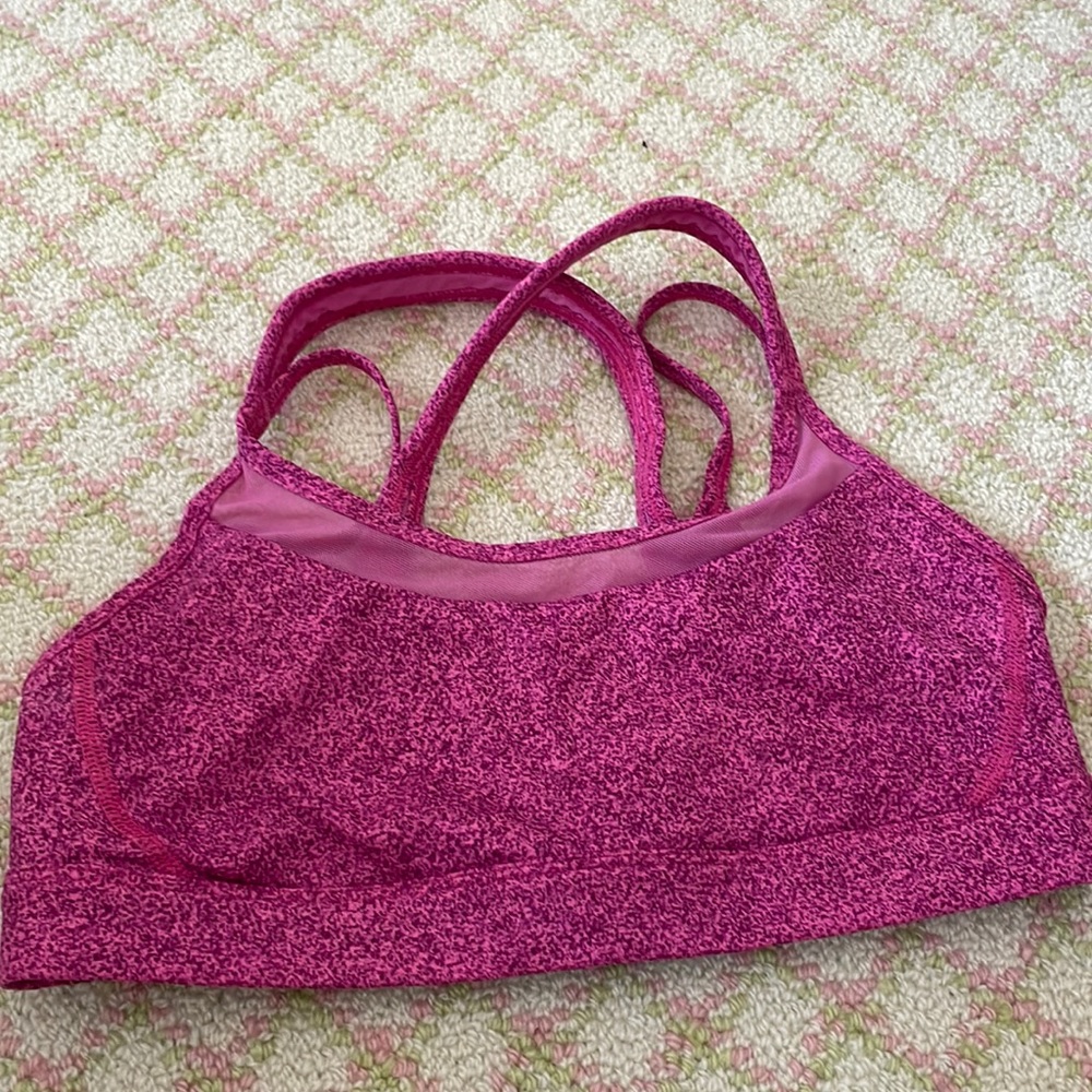 Gently used lululemon women’s sports bra